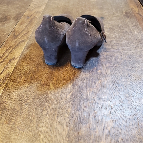 Naturalizer | Sassy brown heels with thick stitching and faux button strap - Picture 6 of 6